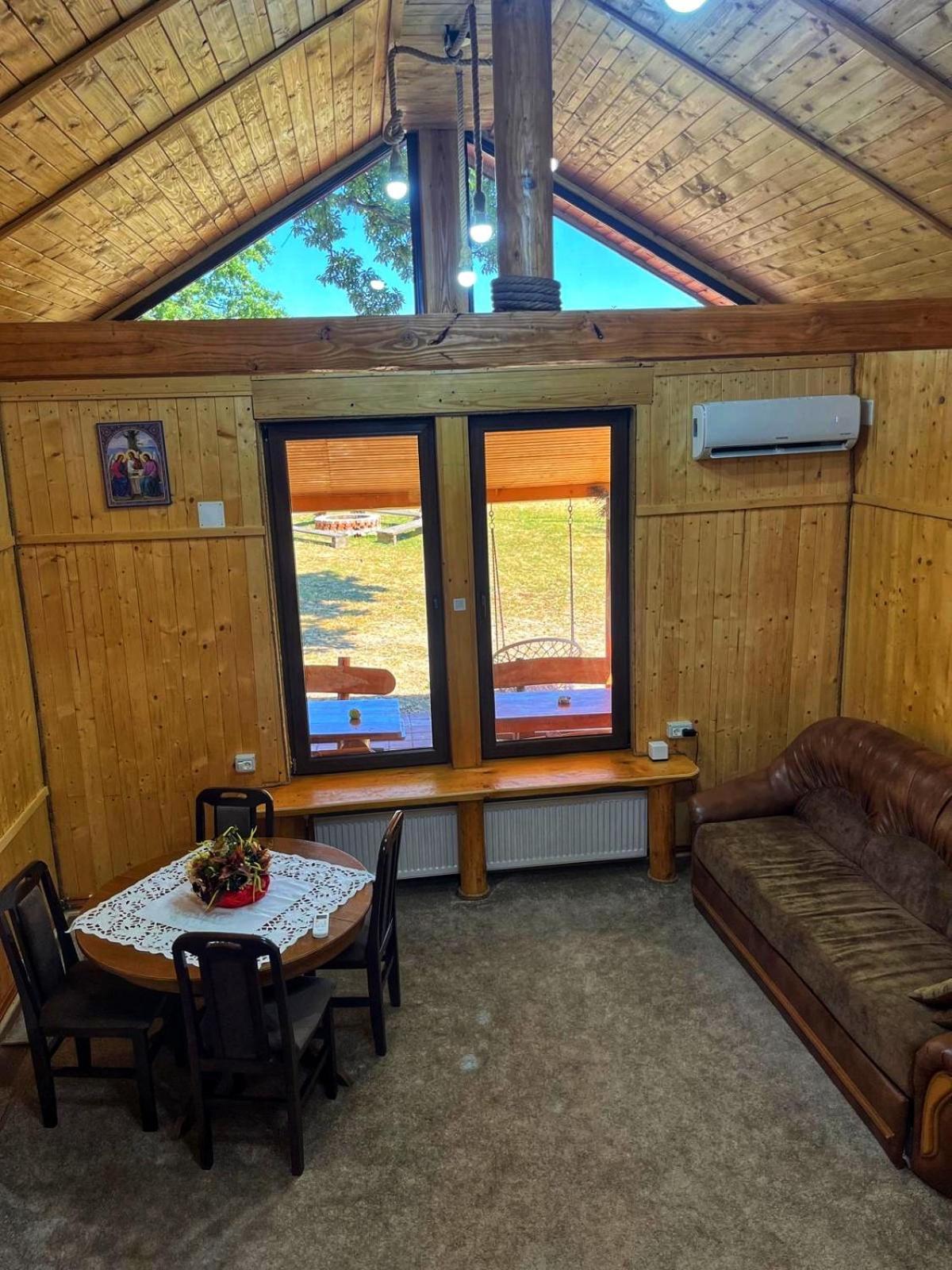 Casuta Din Stejari-Transalpina Villa Novaci-Străini Kültér fotó